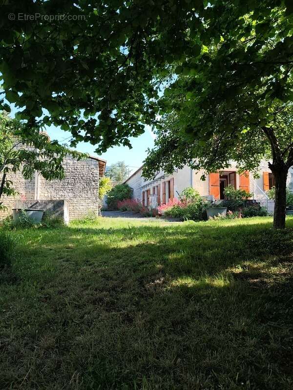 Maison à HIERSAC