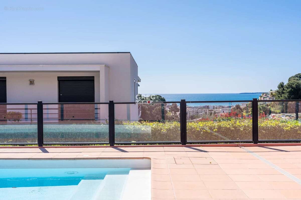 Appartement à SAINT-LAURENT-DU-VAR