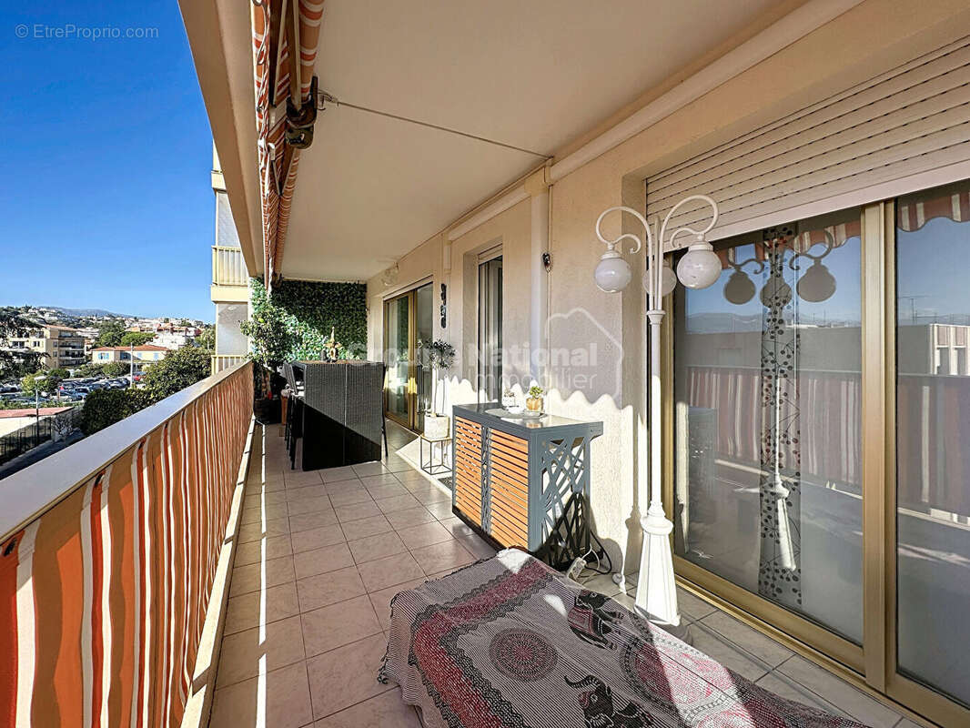 Appartement à SAINT-LAURENT-DU-VAR