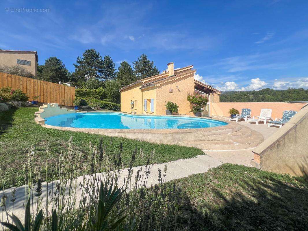 Maison à AIGLUN