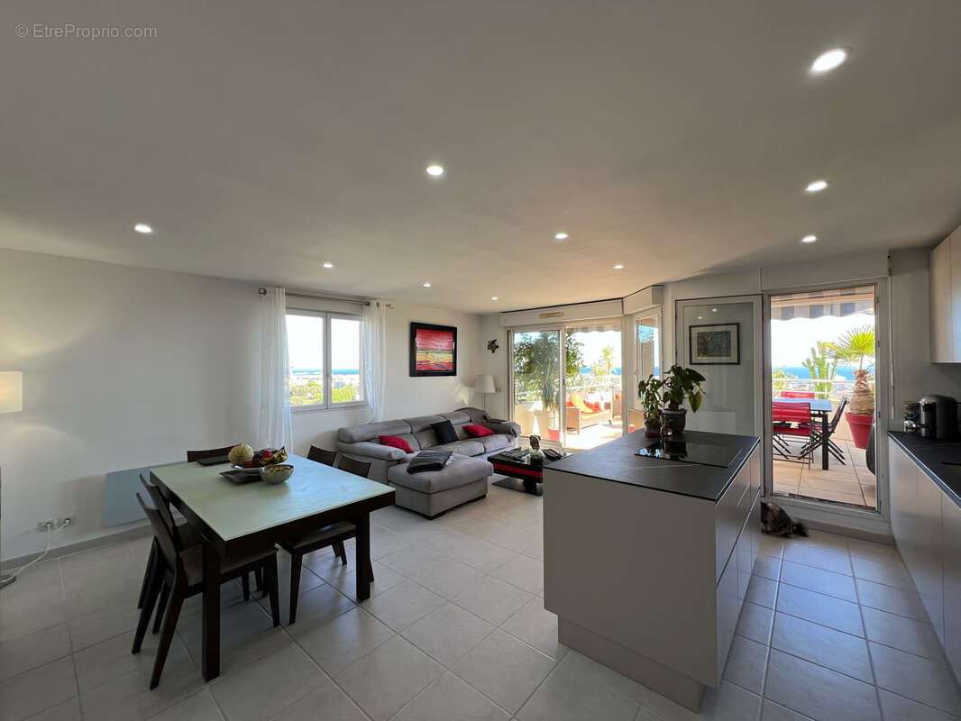 Appartement à SAINT-LAURENT-DU-VAR