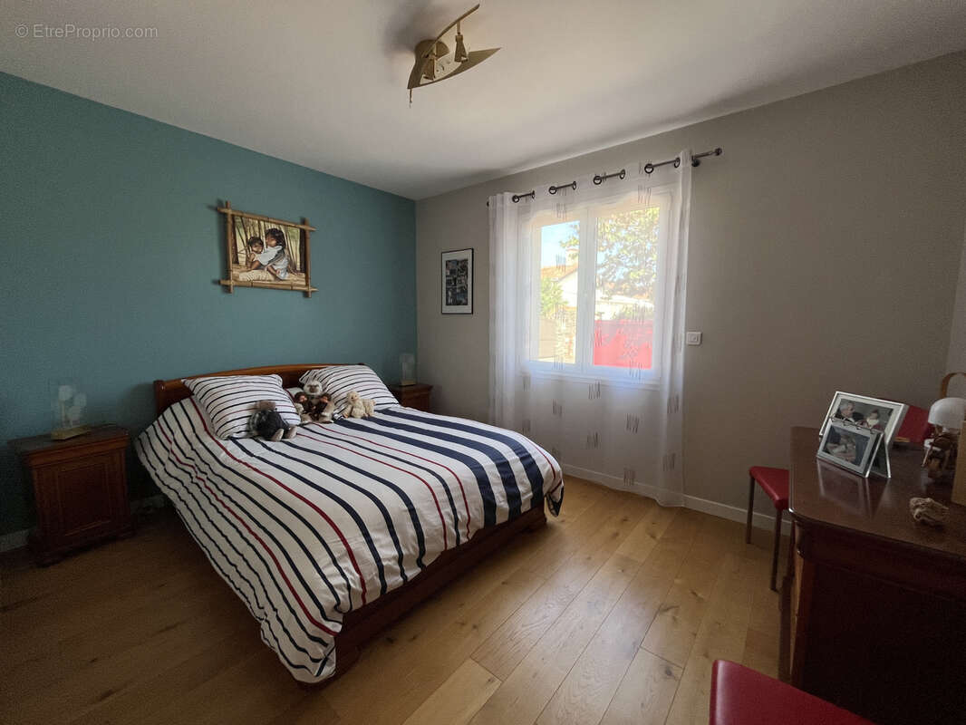 Bourg du CELLIER -  Belle maison plain pied  - 200 m2 - 8 pièces - piscine - photo 10