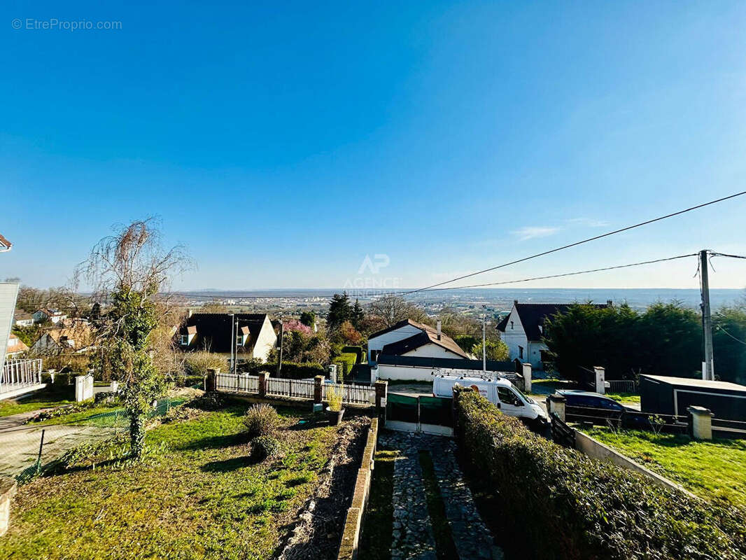 Maison à CHANTELOUP-LES-VIGNES
