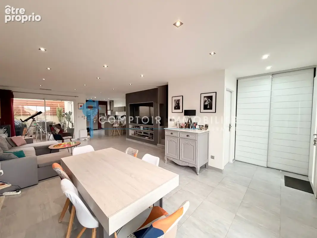 En exclusivité Villa de 2013, 95 m2 sur 164 m2 de terrain , piscine, 3 chambres vue dégagée proche collège - photo 8