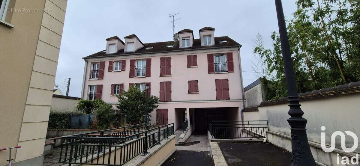 Photo 3 - Parking à MONTEREAU-FAULT-YONNE