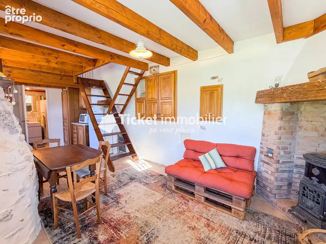 Charmante maison en pierre isolée, vendue meublée, ~40m2 exploités, mezzanine aménagée, vue champs à perte de vue, poêle à bois  - photo 7