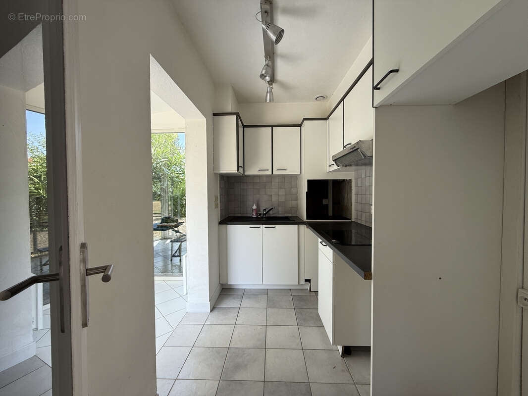 Maison à SAINT-MEDARD-DE-GUIZIERES