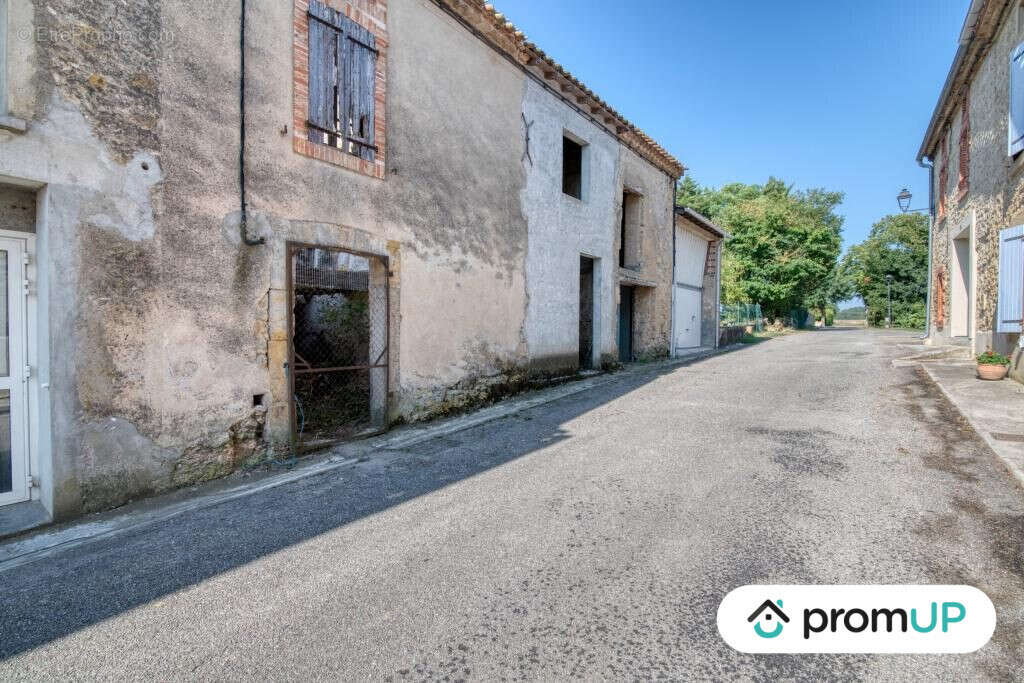 Maison à SAINT-JULIEN-DE-BRIOLA