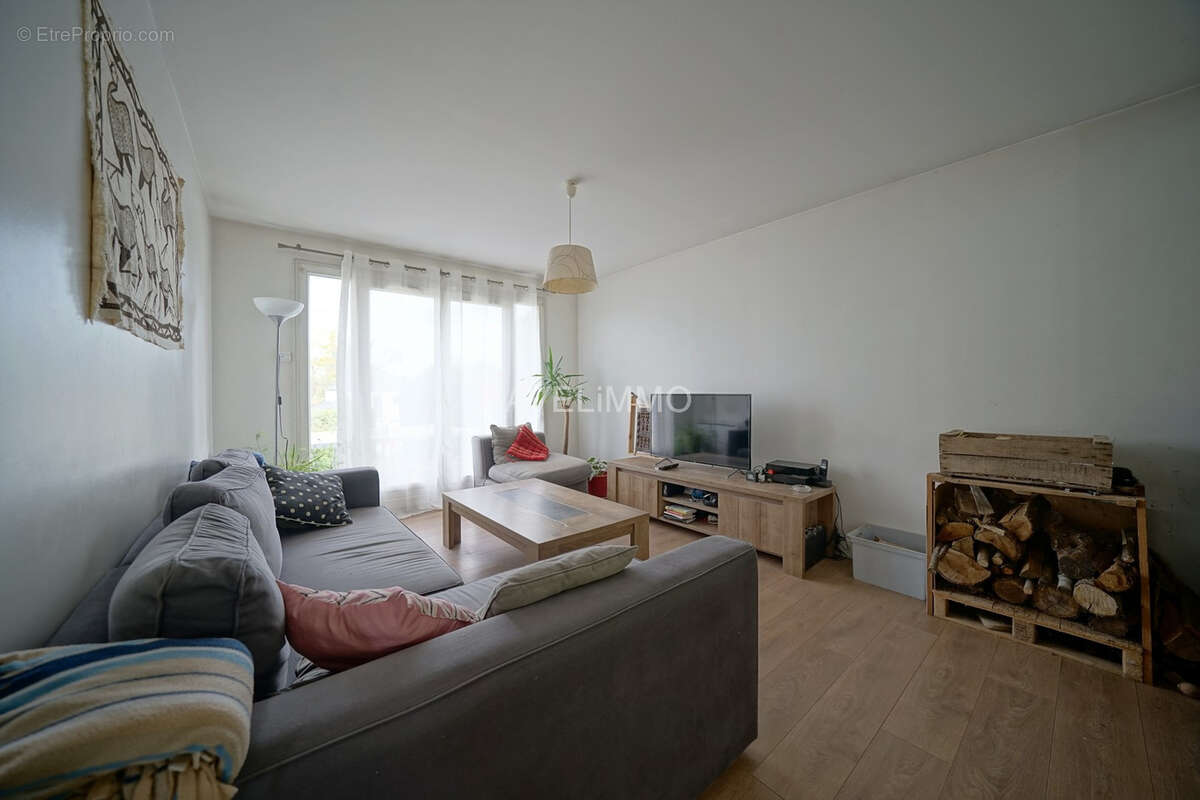 Maison à LA QUEUE-LES-YVELINES