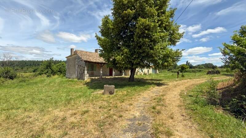 Propriété à vendre 3 pièces Maison 132 m2 avec 40 m2 de garage et grange de 210 m2 BOURNEL (47) - photo 20