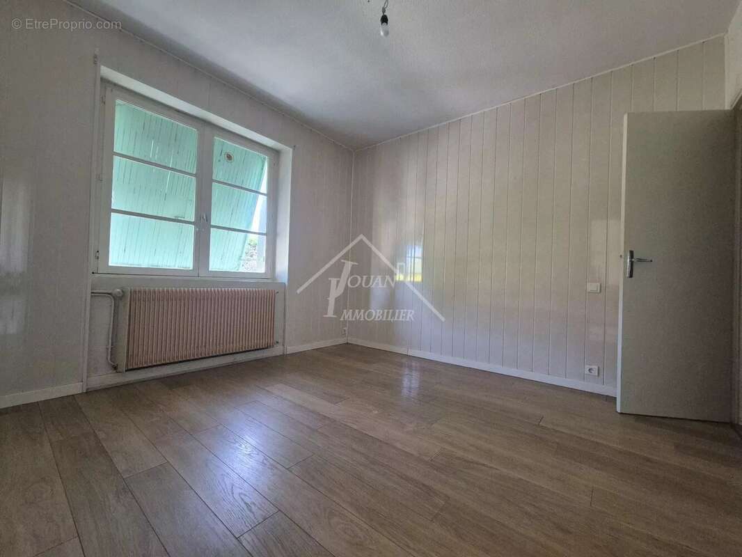 Commerce à SAINT-GERMAIN-DE-SALLES