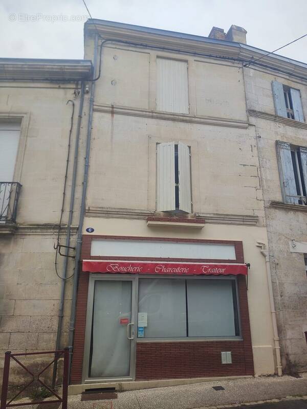 Appartement à MONTENDRE