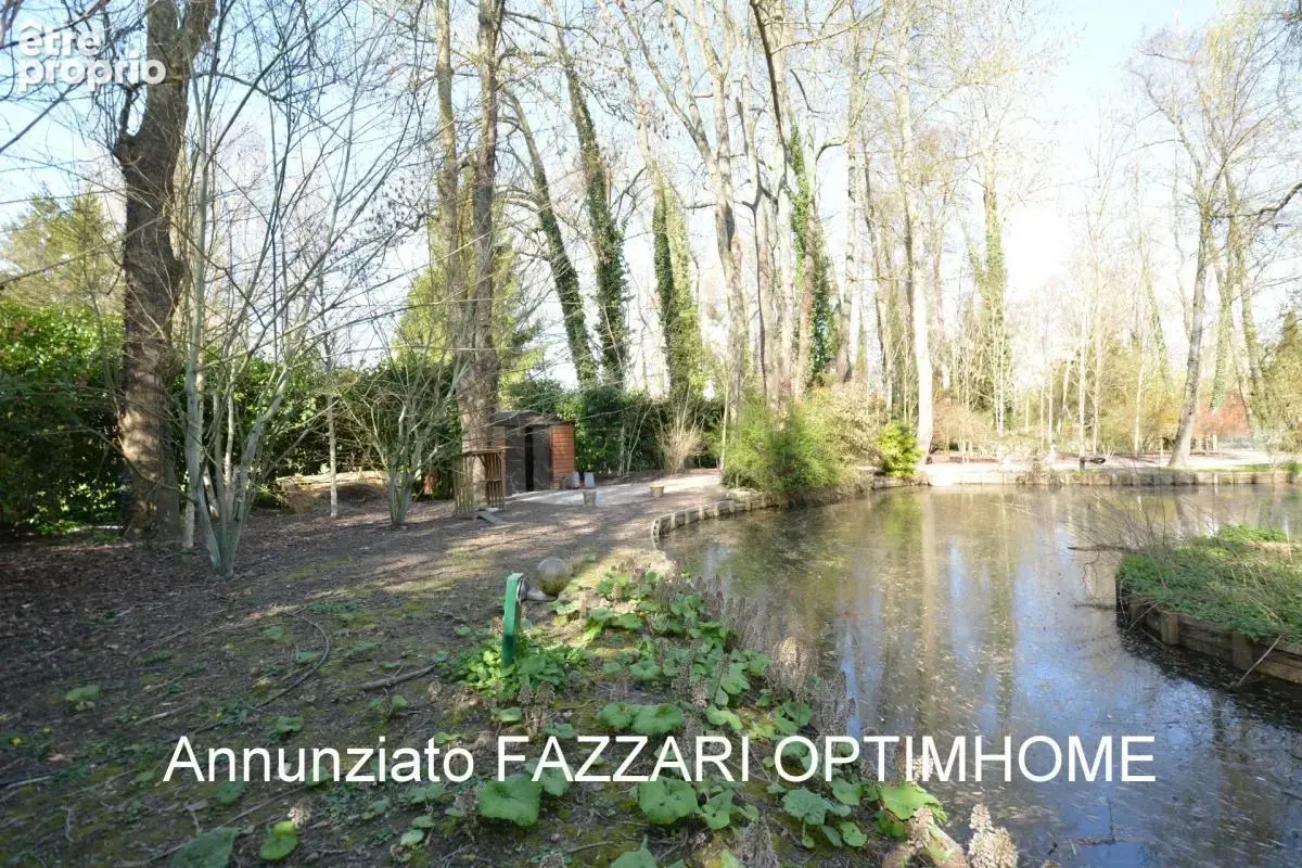 Au cœur d’un domaine clos de 1,5 hectare, ce moulin rénové offre un cadre unique entre étang, rivière et nature préservée - photo 13