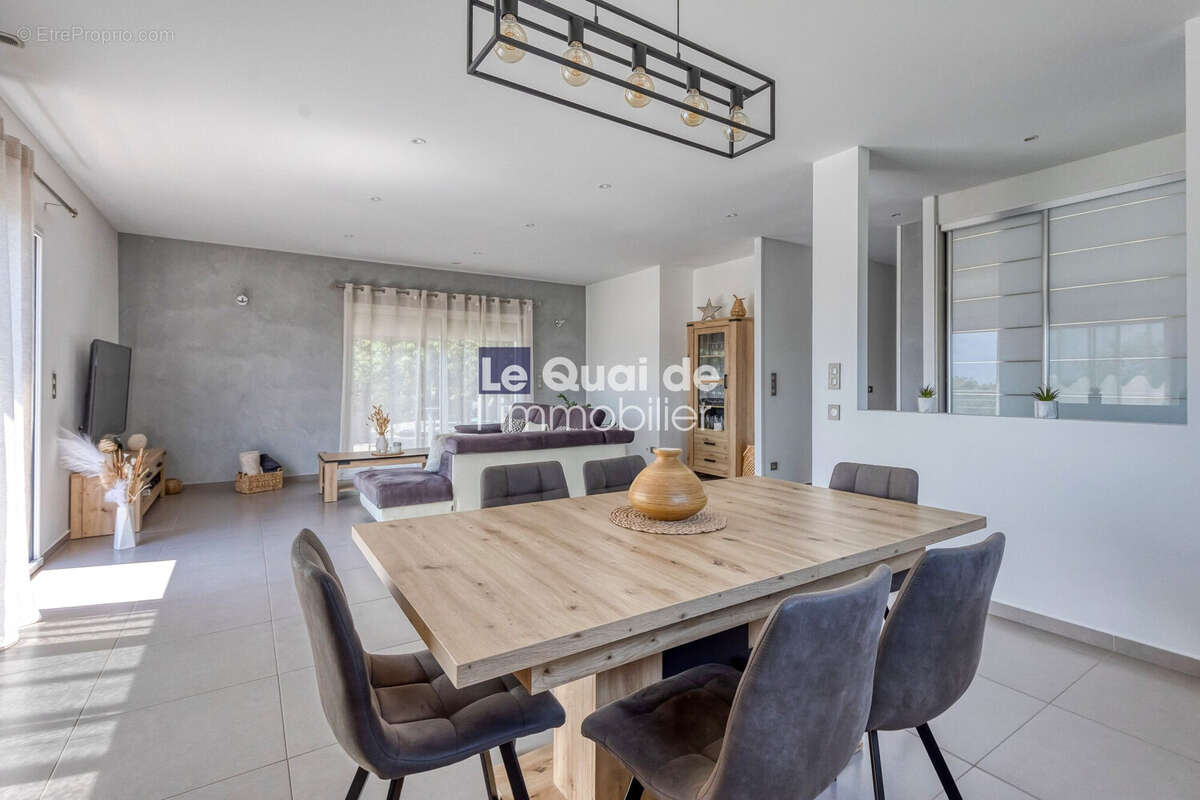 Maison 163 m² à Moirans  - photo 4