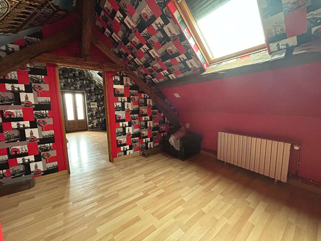 Maison à MARSEILLES-LES-AUBIGNY