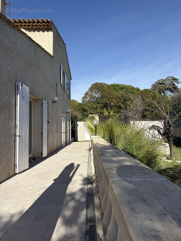 Maison à LA ROQUETTE-SUR-SIAGNE