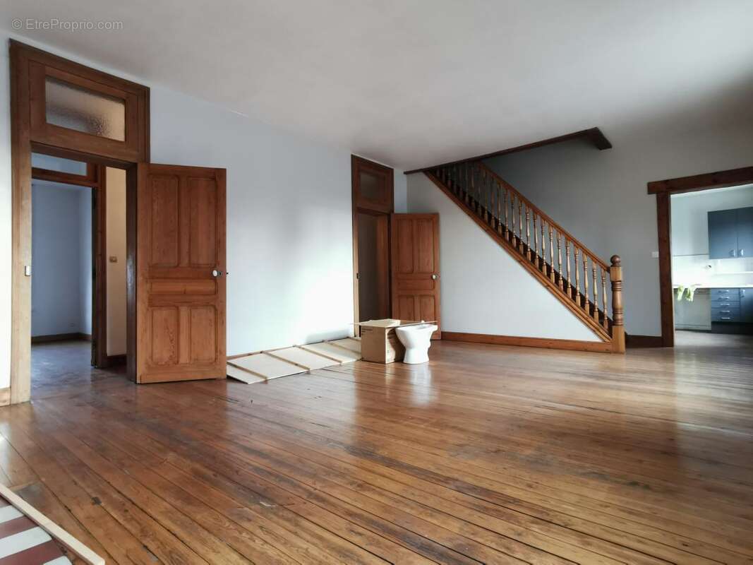 Appartement 589 m² à Cambrai  - photo 5