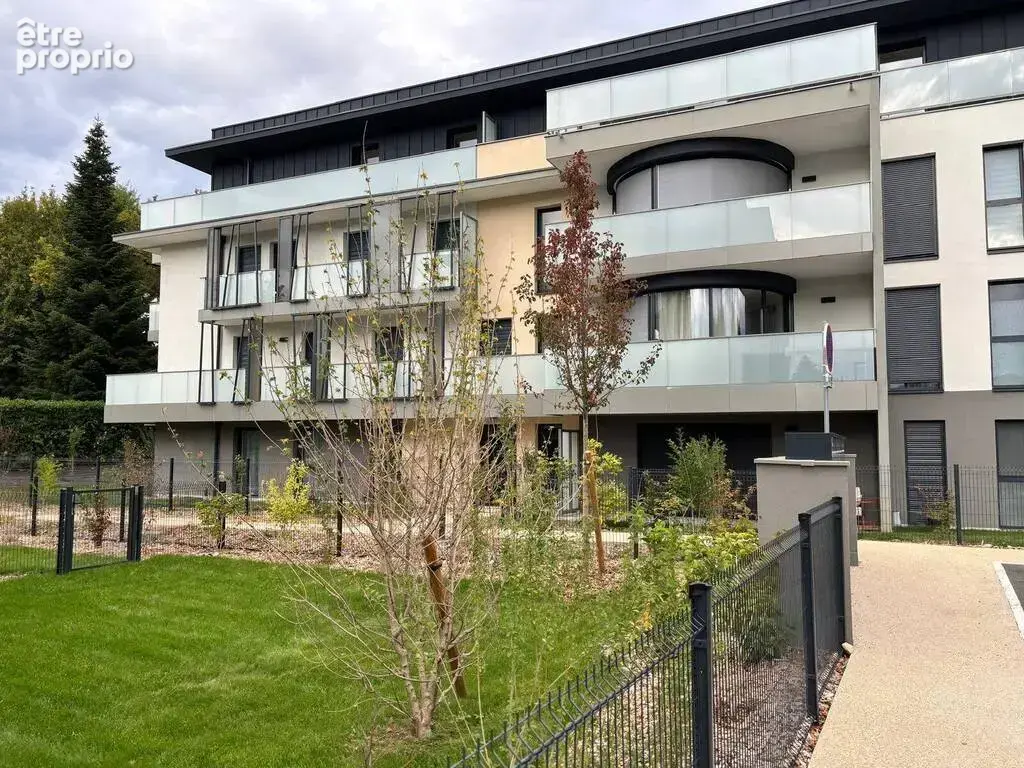 Photo Appartement à Divonne-Les-Bains au prix de 1 180 500€