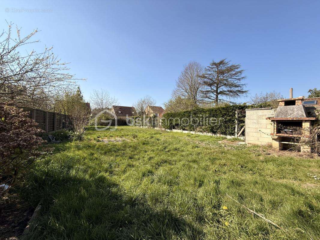 Maison à rénover avec jardin - Gare à pieds - Possibilité 3 chambres - photo 3
