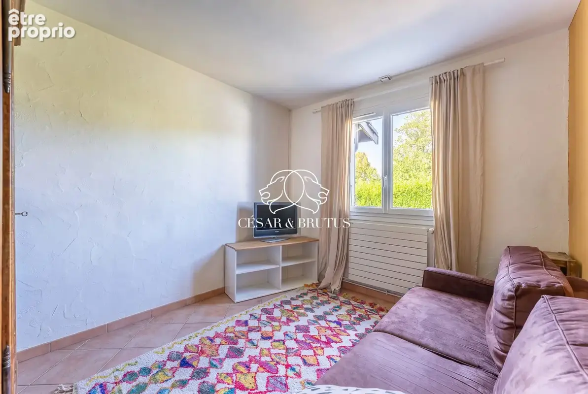 Maison 6 pièces 135 m² à vendre à Trevoux (01600) - photo 9