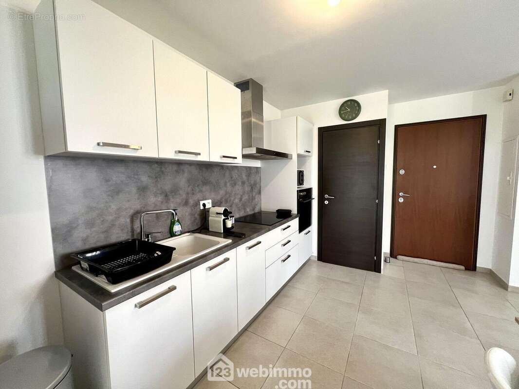 La cuisine est aménagée - Appartement à LUCCIANA