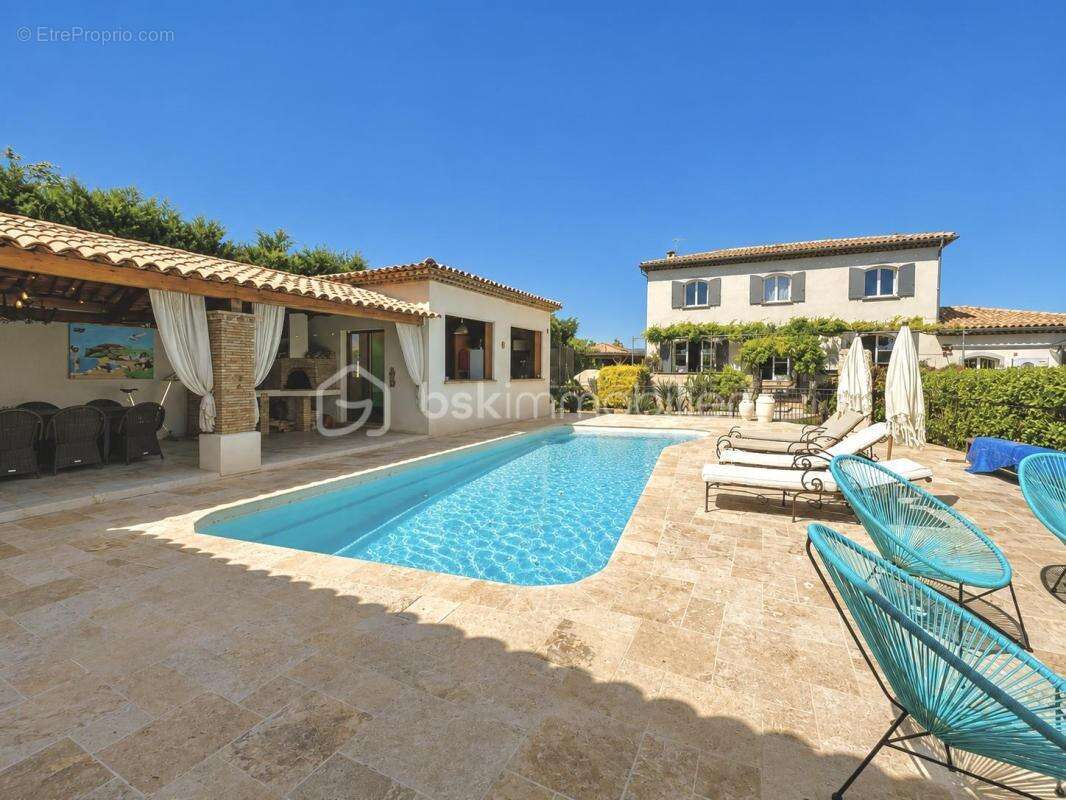 Maison à LE MUY