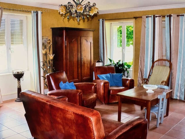 Maison à AMBRIERES-LES-VALLEES