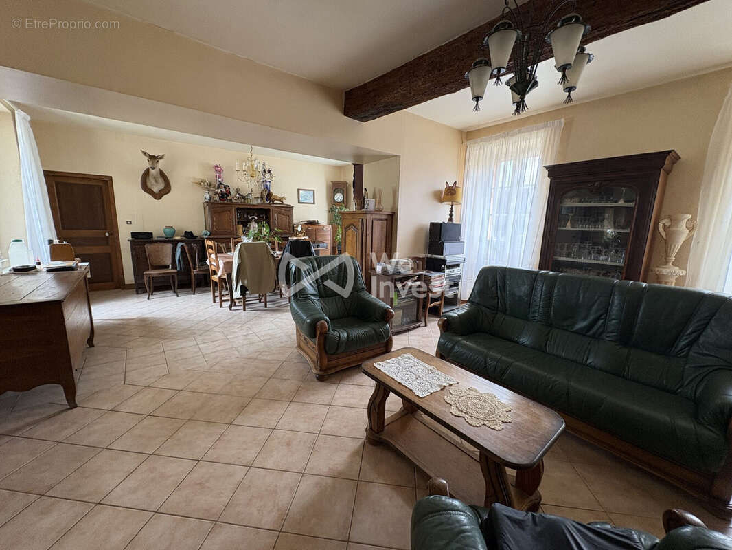 Maison 150 m² à Bouchy-Saint-Genest  - photo 7