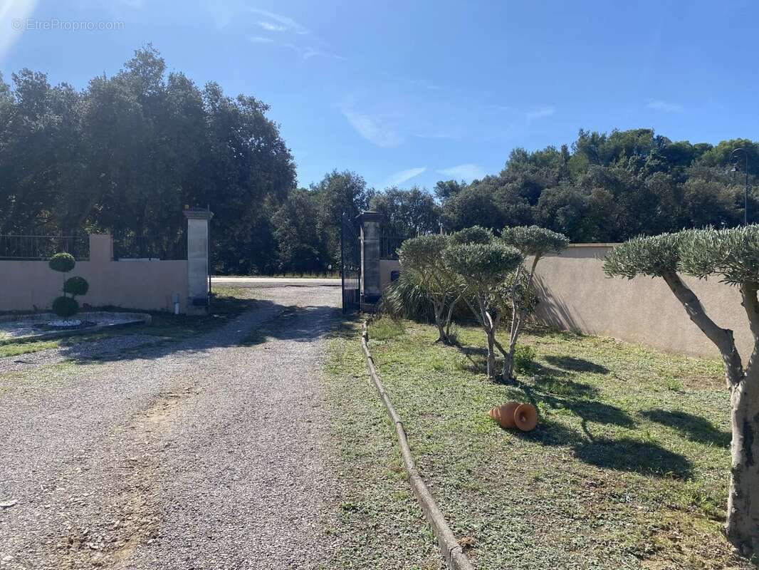 Terrain à VERNEGUES