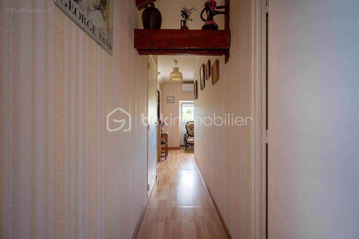 Maison familiale T5 sur +1400 m² de terrain — Prête à accueillir vos projets - photo 11