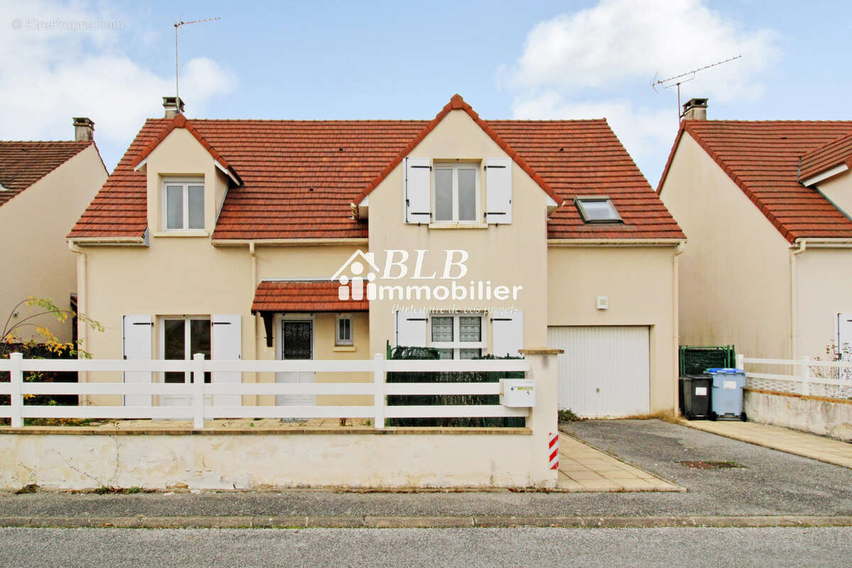 Maison à LE PERRAY-EN-YVELINES