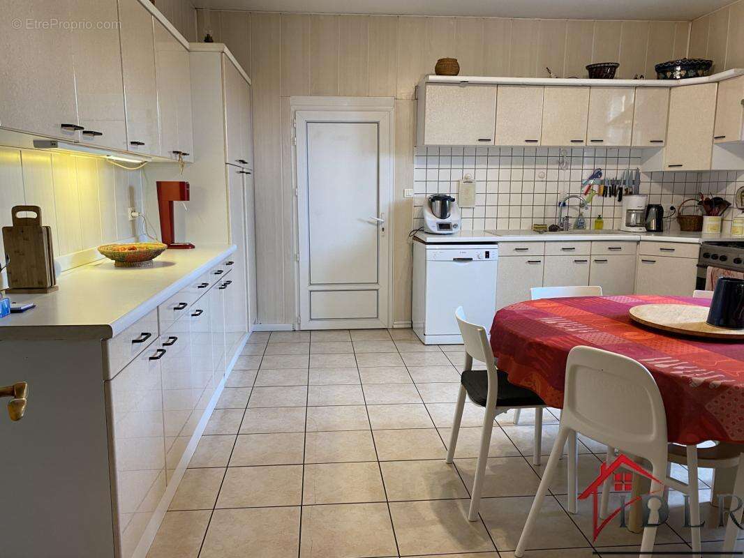 immeuble commercial et d'habitation de 430 m2 - photo 7