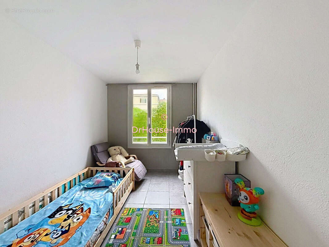 Appartement 66 m² à Vitrolles  - photo 34