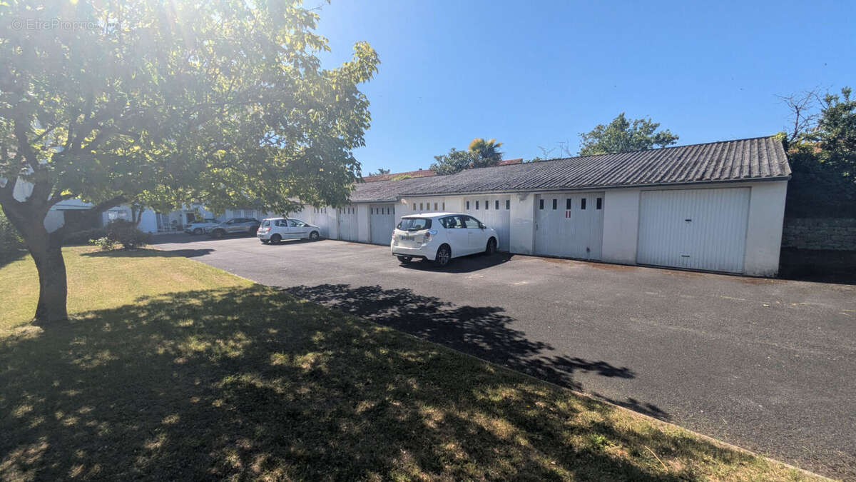Rochefort Centre - Appartement T2 de 58 m² avec garage, cellier et possibilité de 2ème chambre - photo 18