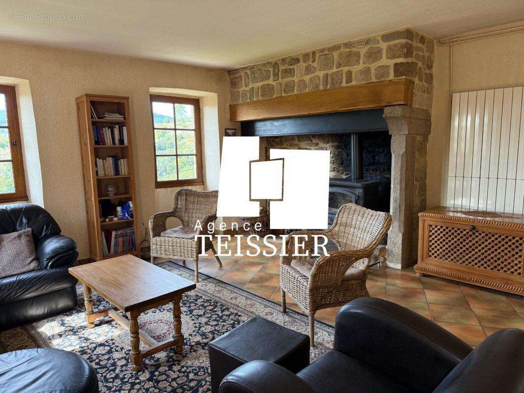 Maison à SAINT-PIERRE-SAINT-JEAN