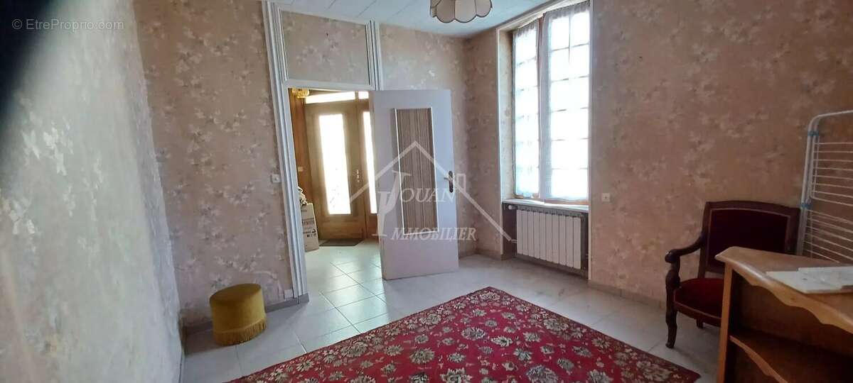 Appartement à SAINT-LEOPARDIN-D'AUGY