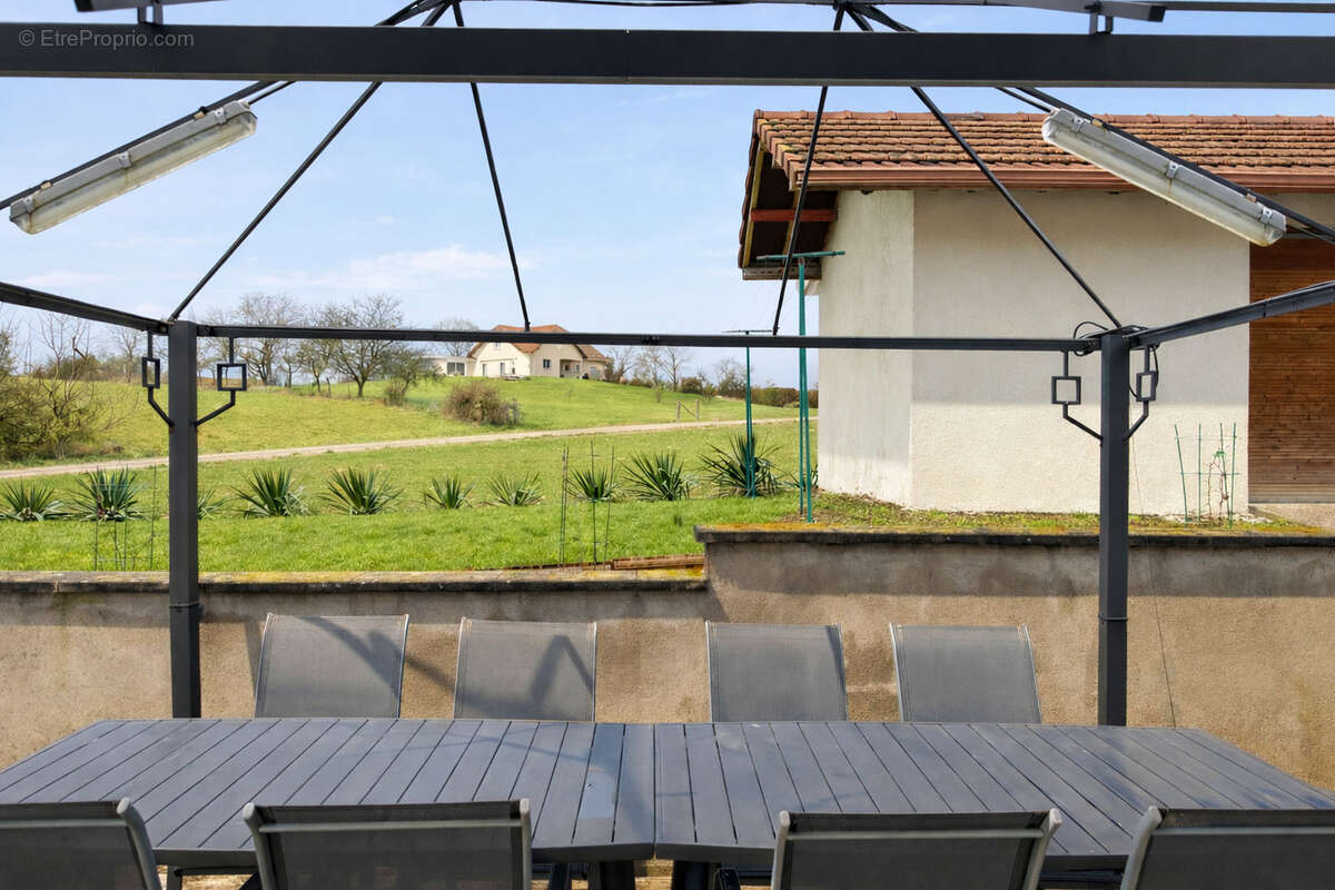 Maison à VILLE-SUR-ILLON