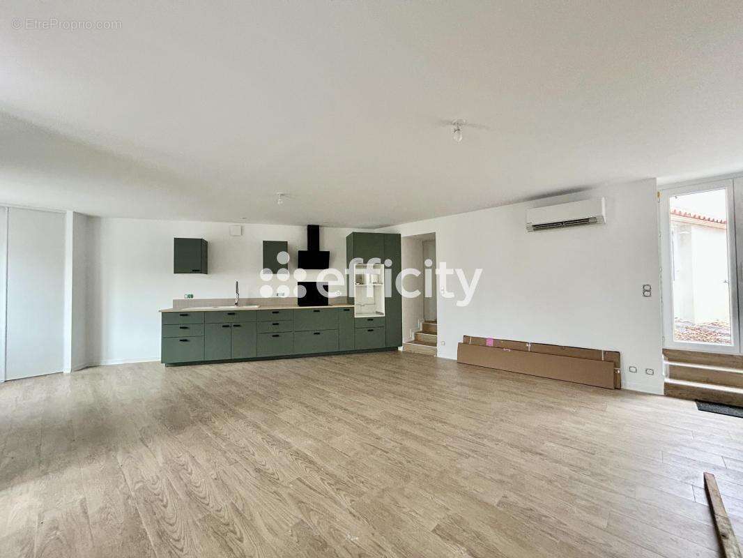 Maison à BEAULIEU-SOUS-LA-ROCHE