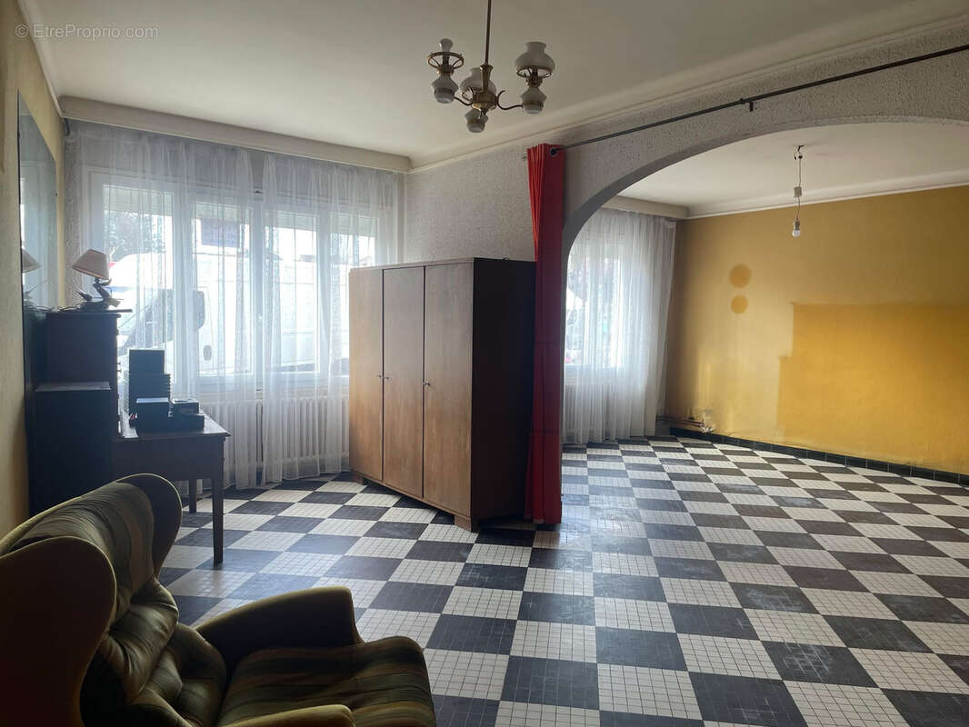 Maison à LE MAYET-DE-MONTAGNE