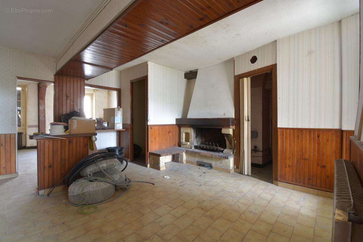 Maison à IVOY-LE-PRE