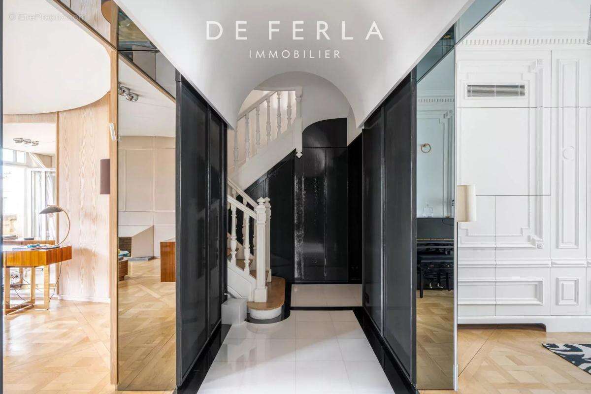 Appartement à PARIS-16E