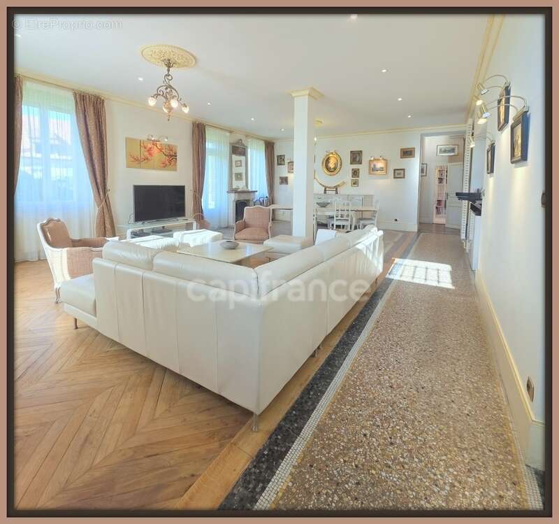 Maison à vendre  Propriété familiale de caractère  266 m²  Piscine  7 chambres  A6  - photo 6