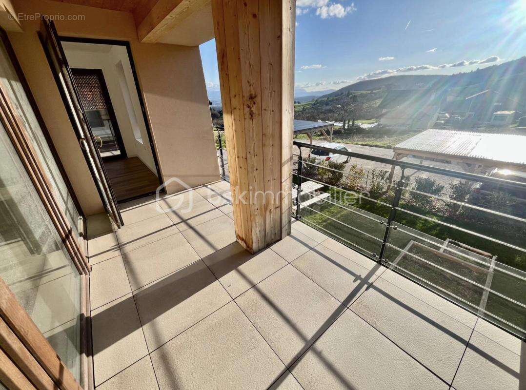 Appartement à PRINGY