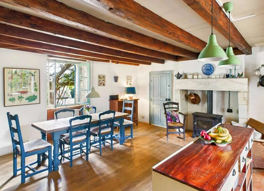 Maison à MONTIGNAC-LE-COQ