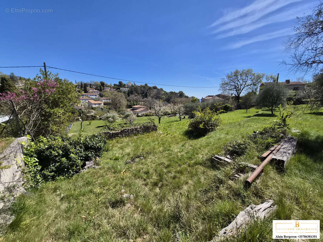 Maison à SAINT-CEZAIRE-SUR-SIAGNE