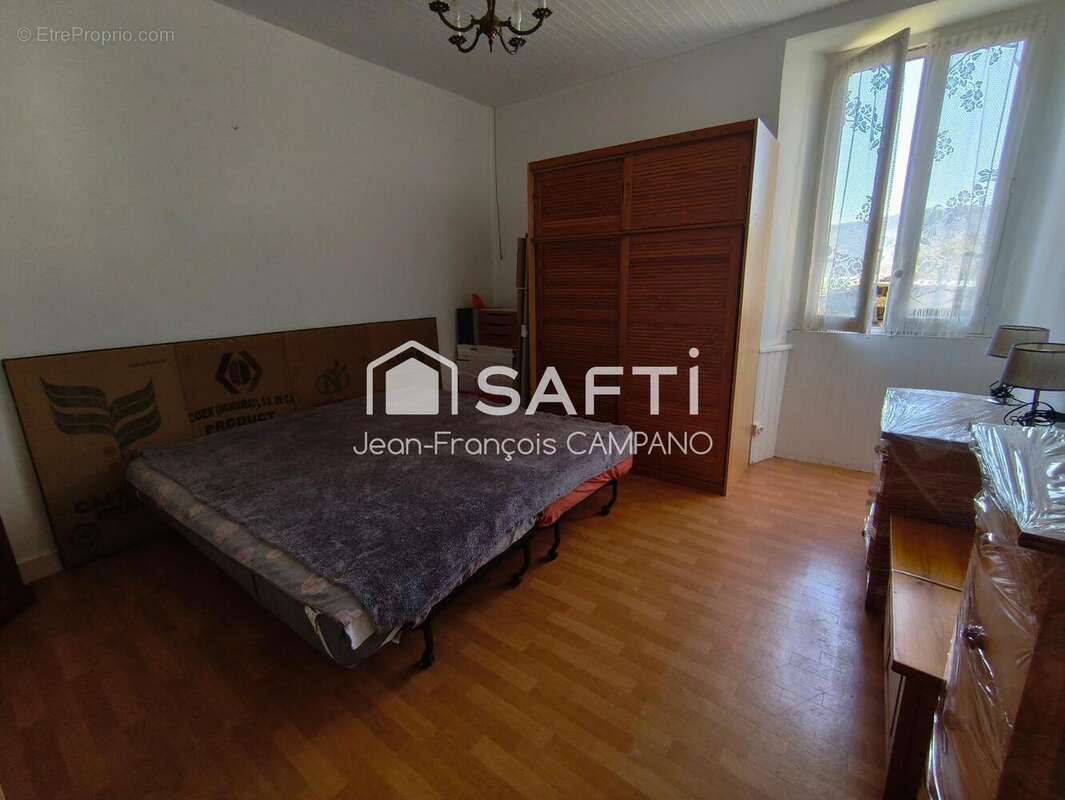 Photo 8 - Appartement à LIVINHAC-LE-HAUT