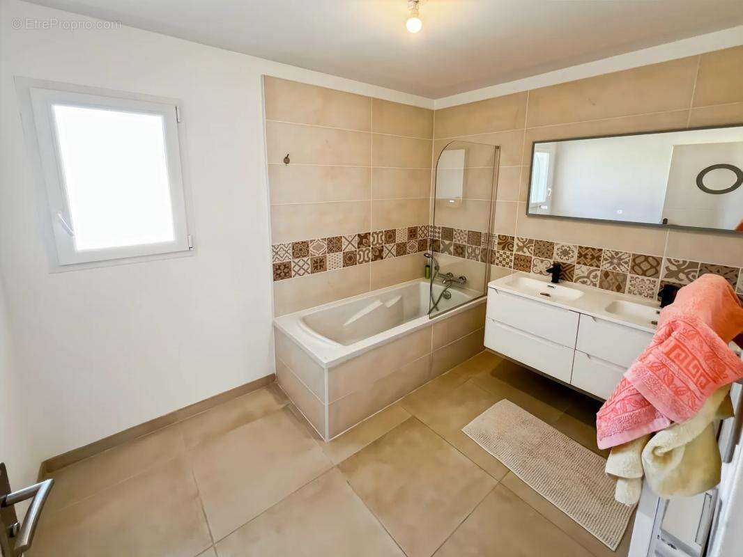 Maison à VINON-SUR-VERDON