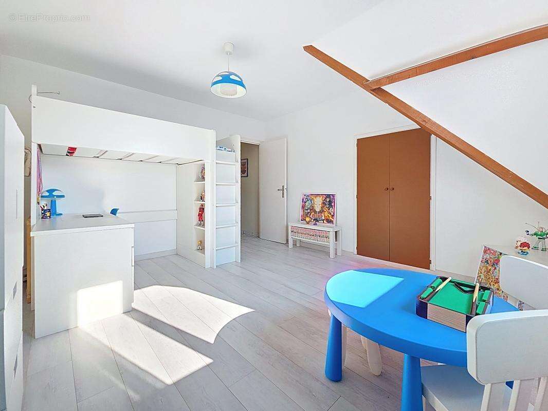 Maison à CHENNEVIERES-SUR-MARNE