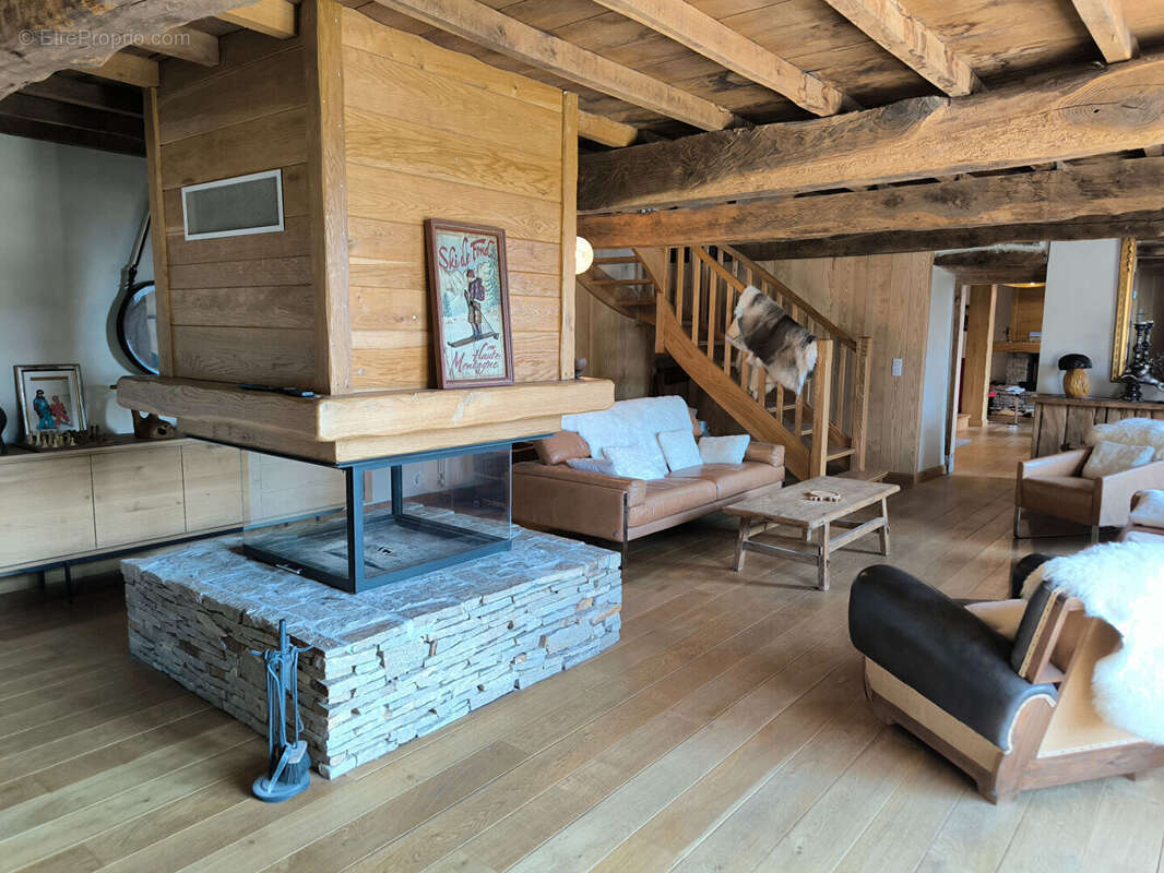 Corps de ferme de montagne  , superbement rénové  , dépendances  3.2 HA - photo 18