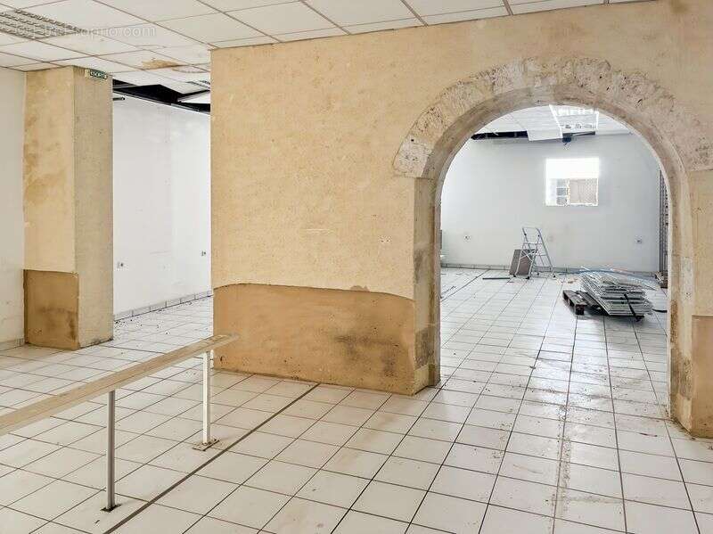 Commerce à FLEURANCE